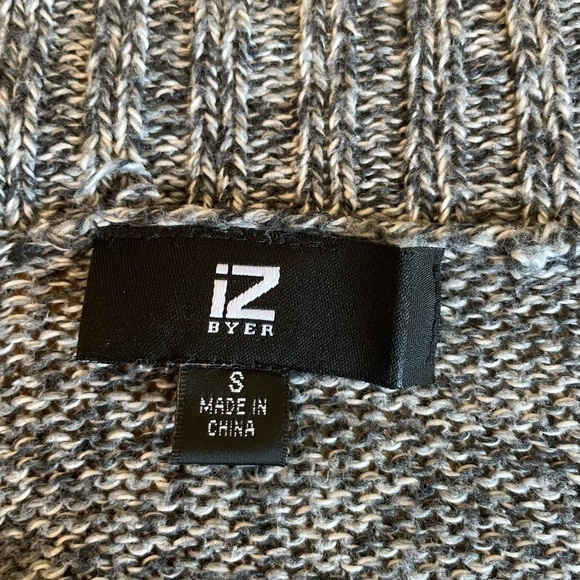 IZ Byer Women’s cardigan sweater size small - Picture 4 of 4